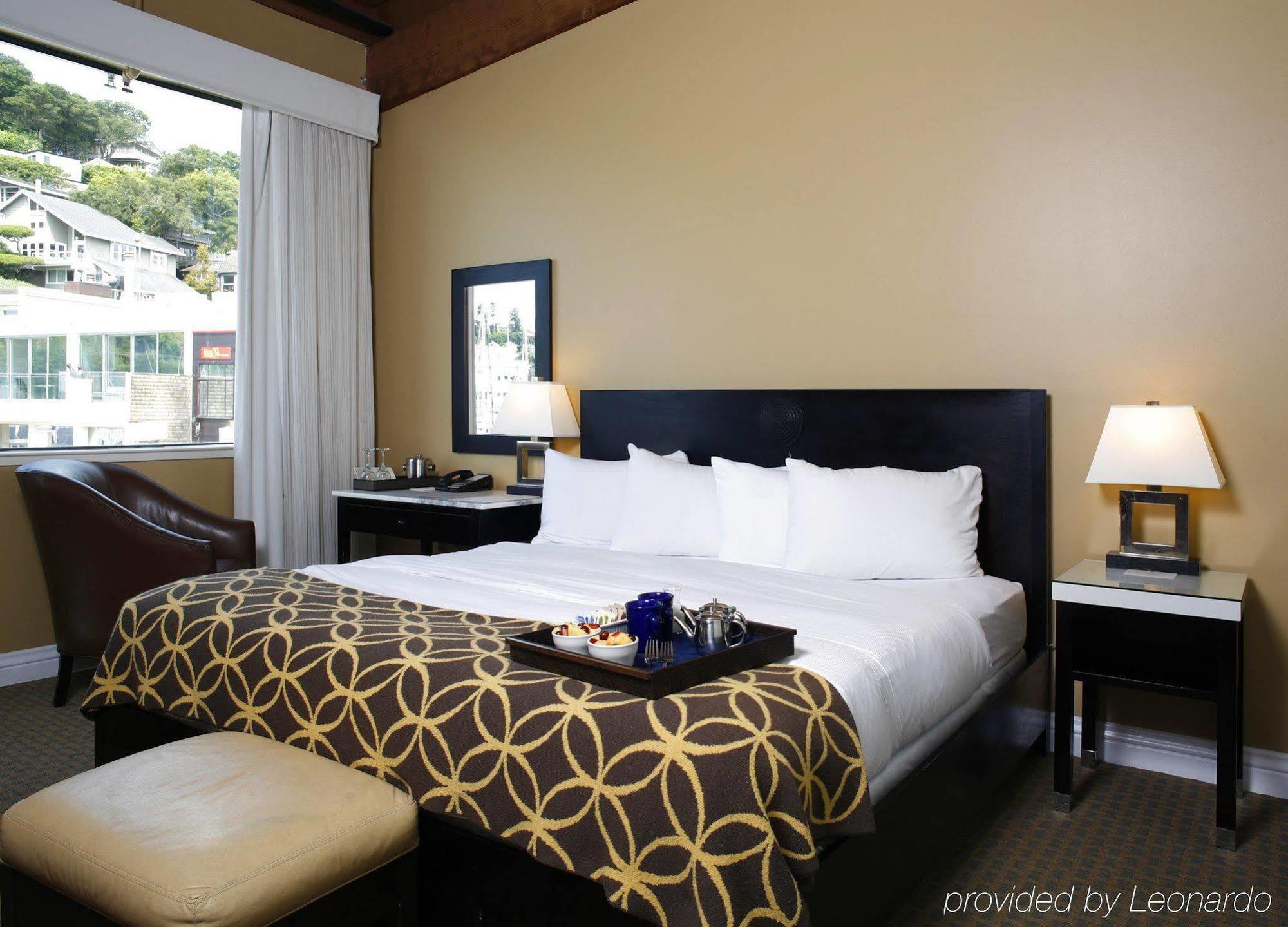 Waters Edge 3* Tiburon